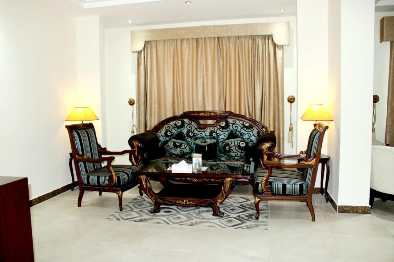 Tourist Hotel Доха Екстериор снимка