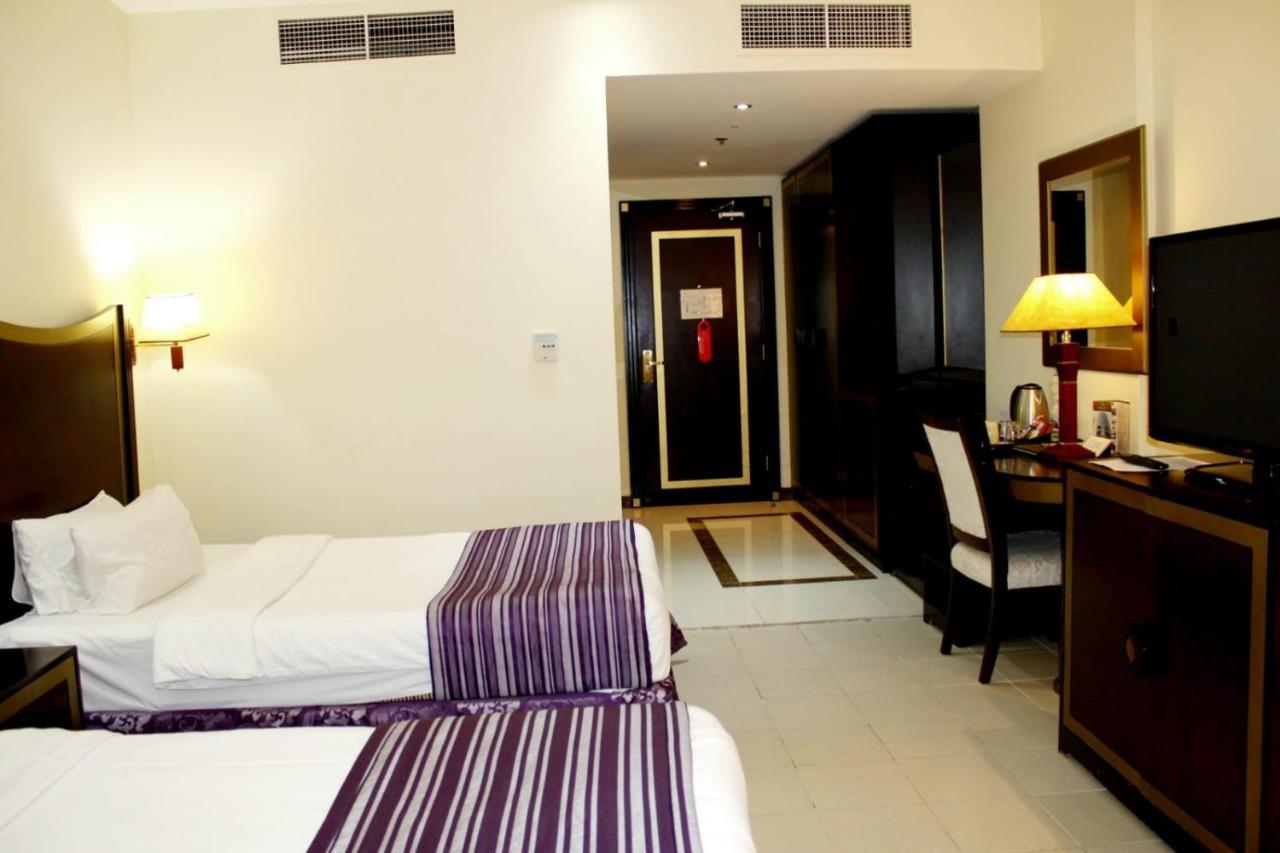 Tourist Hotel Доха Екстериор снимка