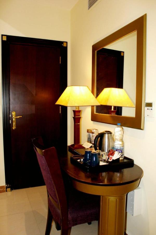 Tourist Hotel Доха Екстериор снимка