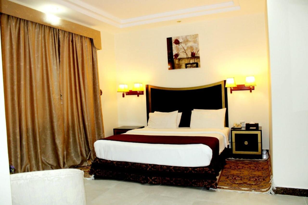 Tourist Hotel Доха Екстериор снимка