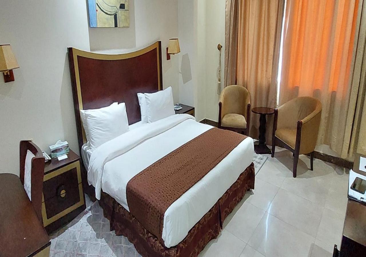 Tourist Hotel Доха Екстериор снимка