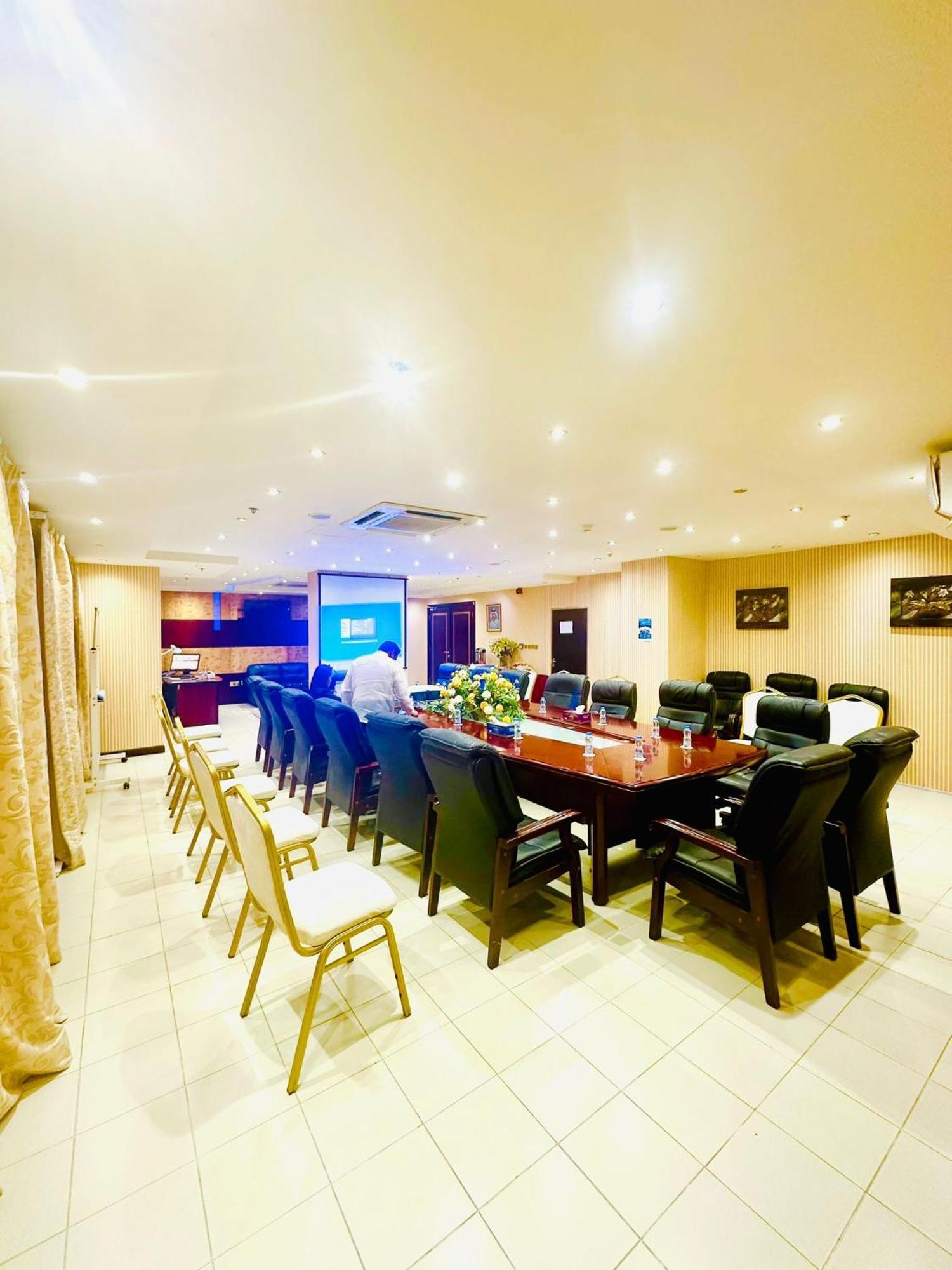 Tourist Hotel Доха Екстериор снимка