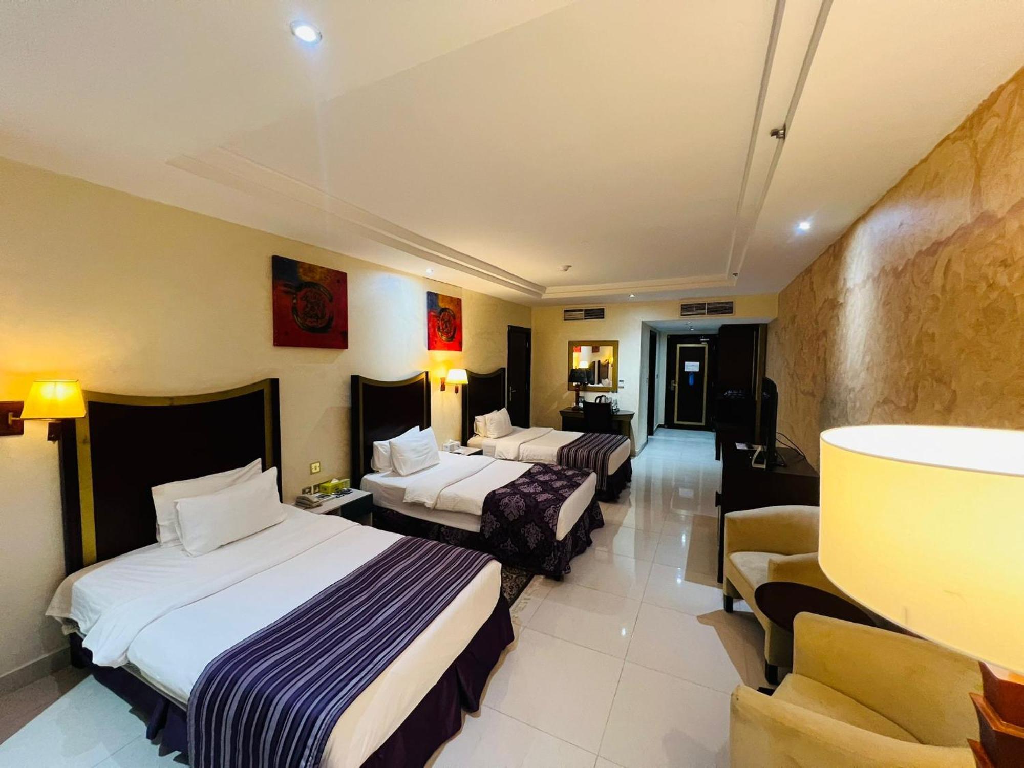 Tourist Hotel Доха Екстериор снимка