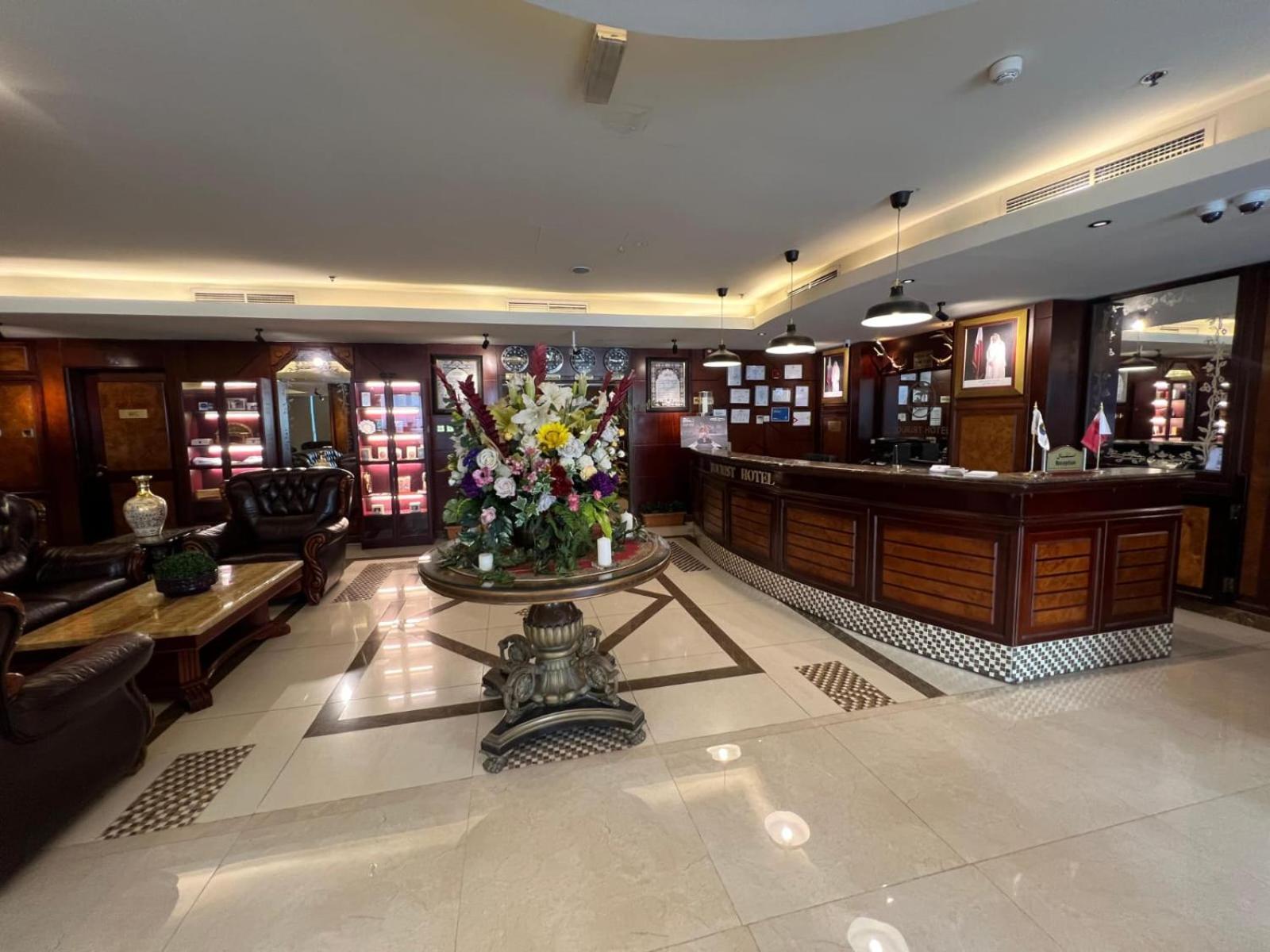 Tourist Hotel Доха Екстериор снимка