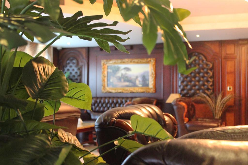 Tourist Hotel Доха Екстериор снимка