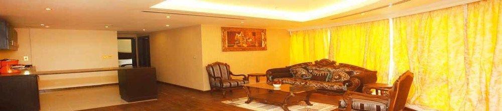 Tourist Hotel Доха Екстериор снимка