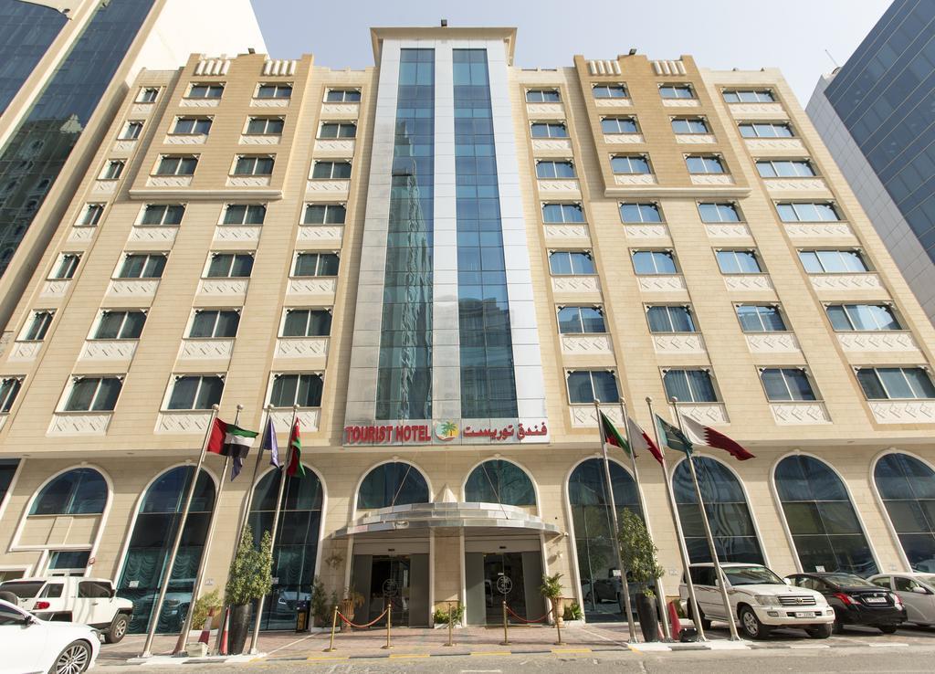 Tourist Hotel Доха Екстериор снимка
