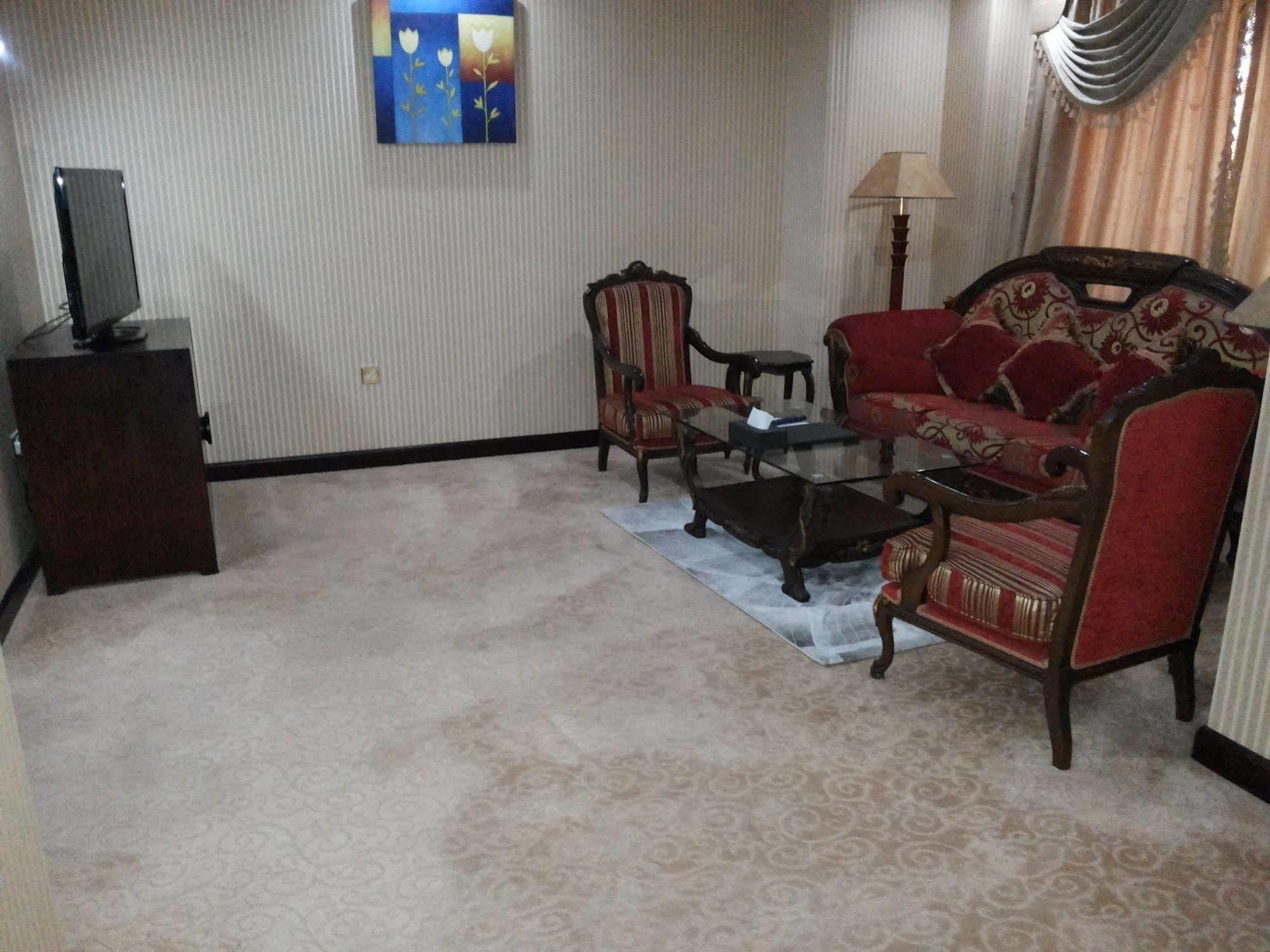 Tourist Hotel Доха Екстериор снимка