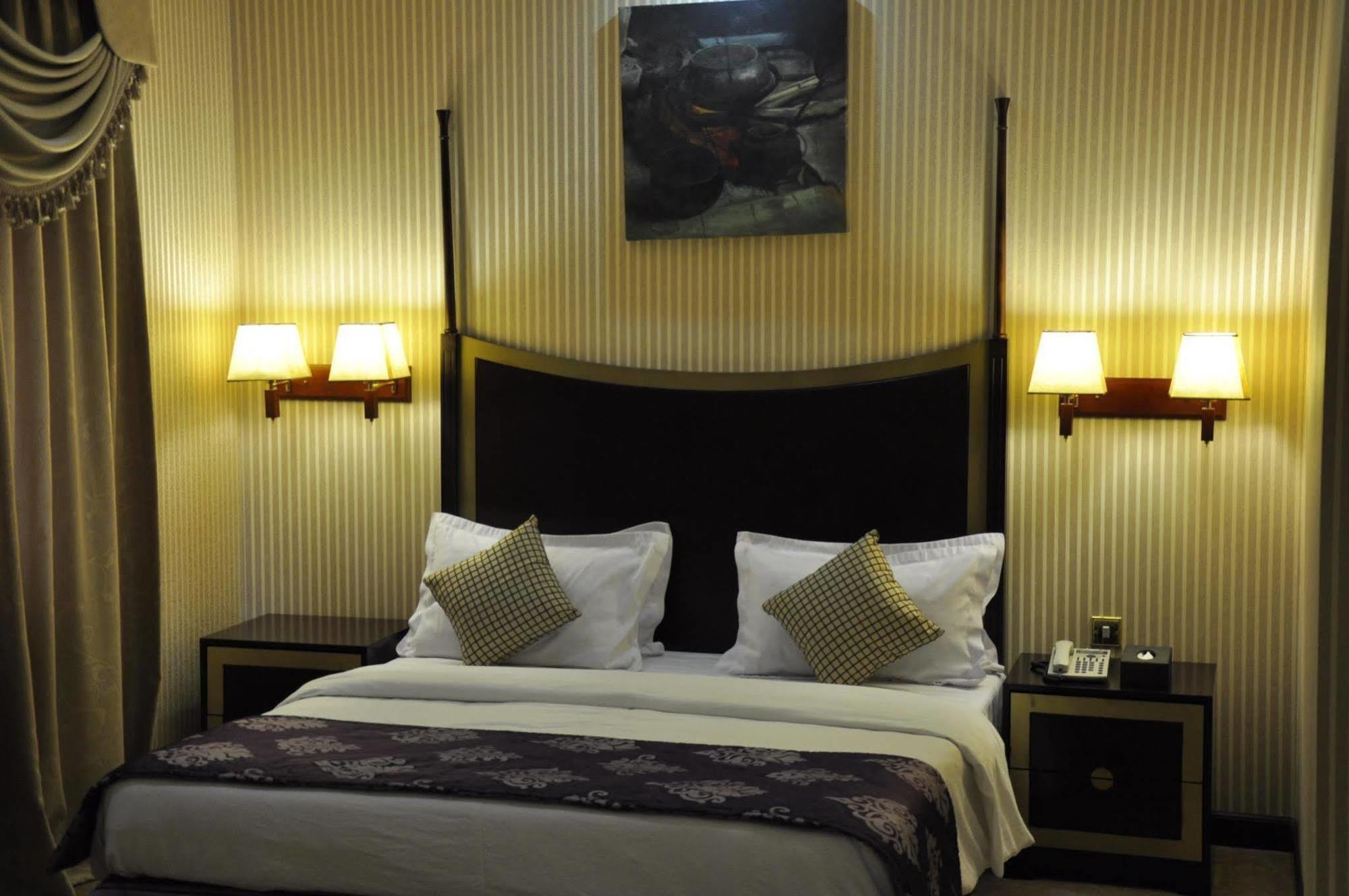 Tourist Hotel Доха Екстериор снимка